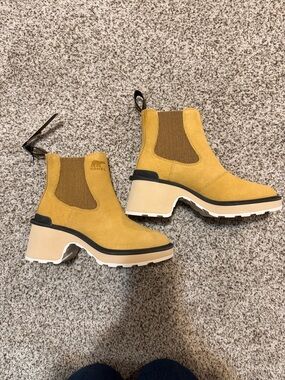 Sorel Women's Mustard Yellow Chelsea Platform Booties